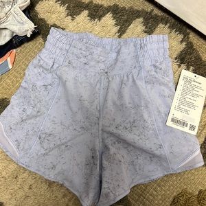 Lululemon hotty hot high rise. 4”